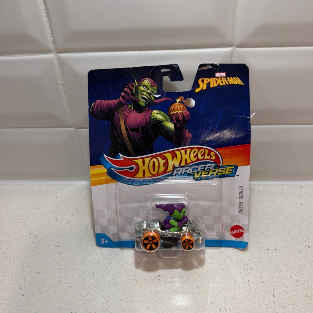 2024 Hot Wheels  Racer Verse  Marvel Spider Man GREEN GOBLIN NEW
